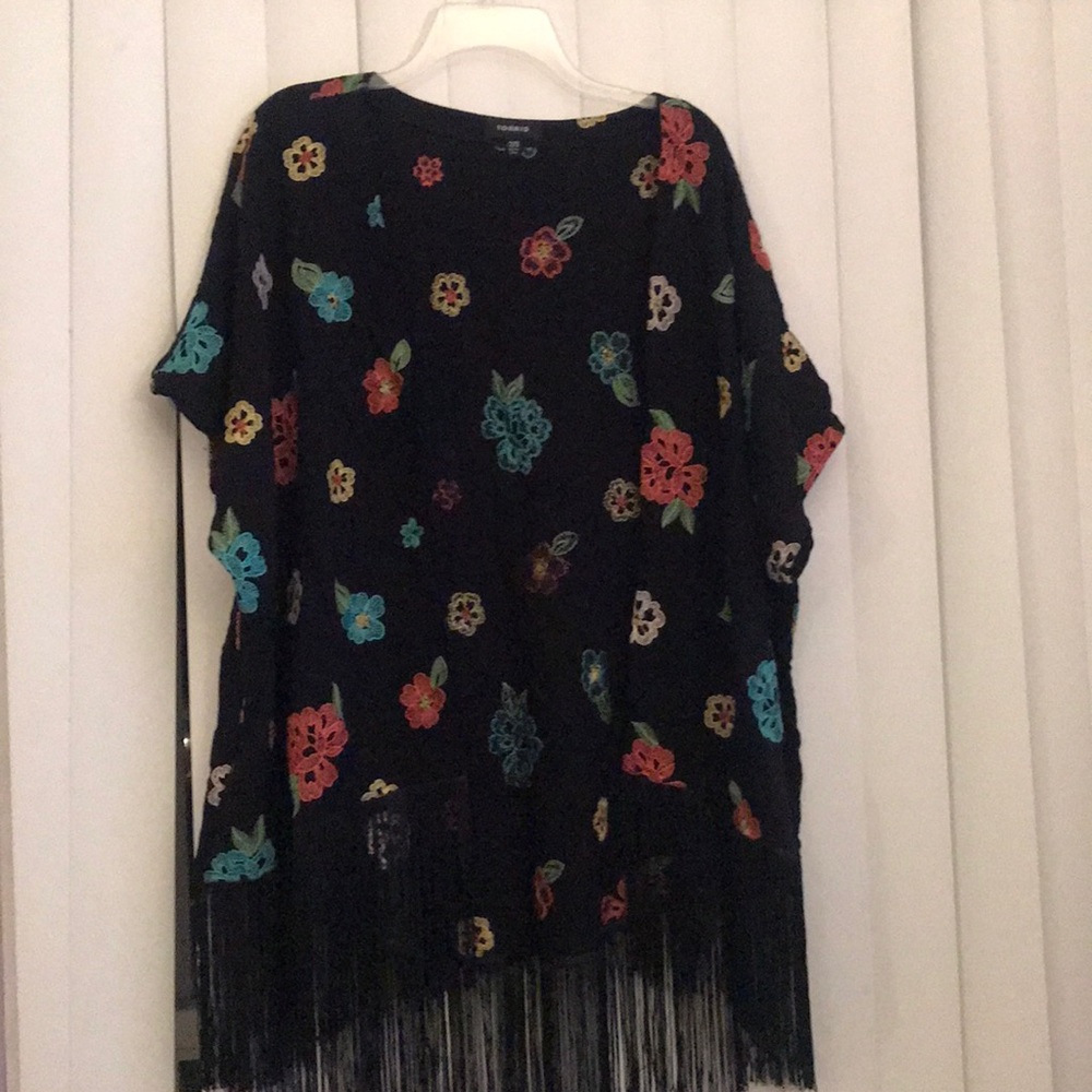 Torrid Fringed Embroidered Kimono. Size 2/3